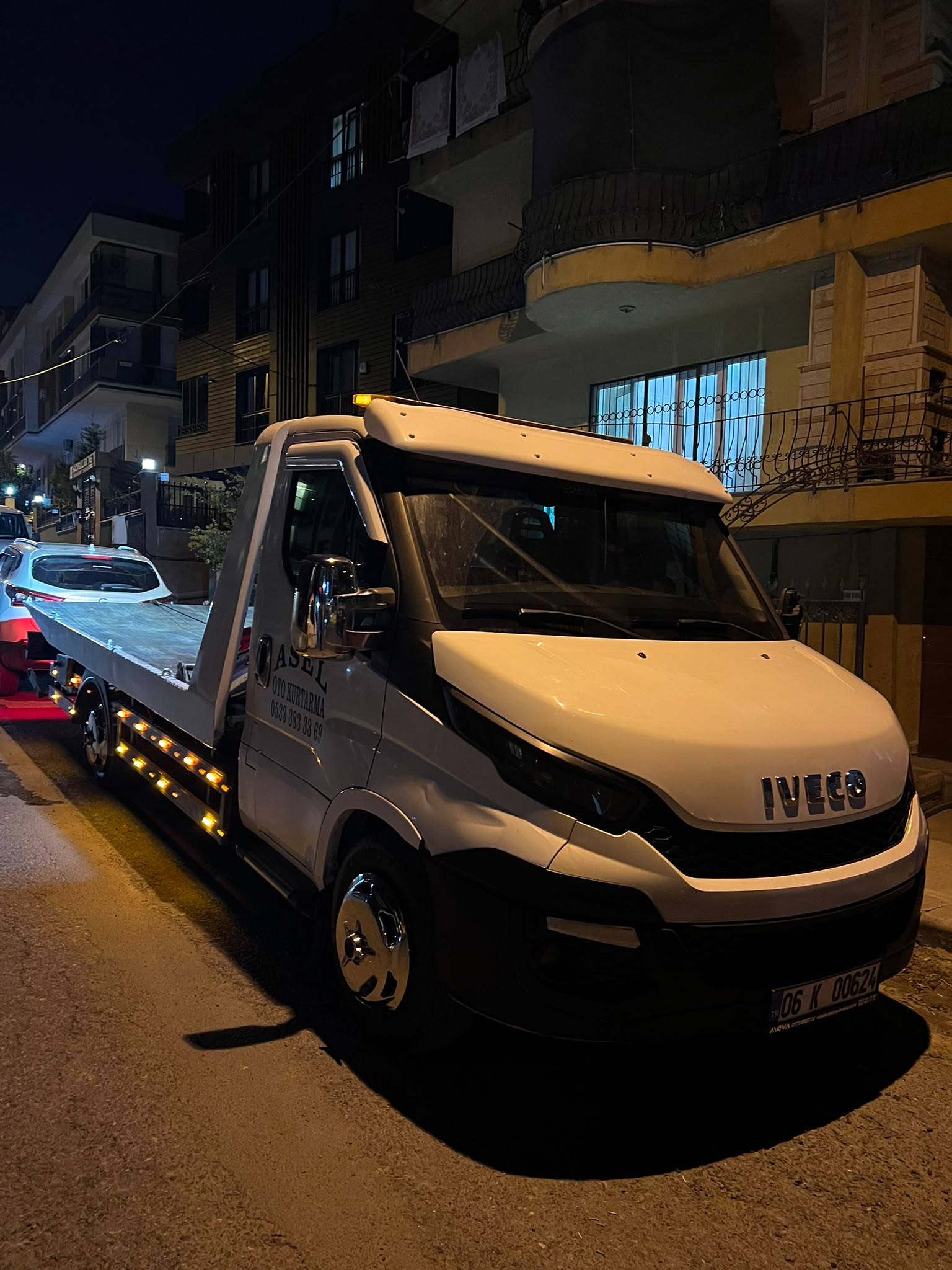 Asel Oto Kurtarma gece çekici aracı